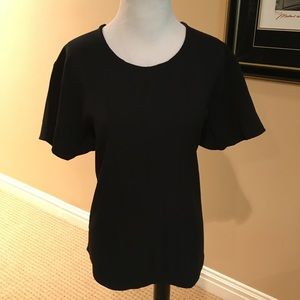 Black top w/lines going down front.